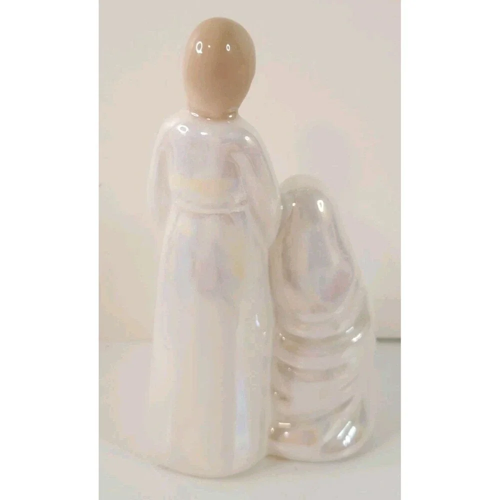 Retired Pier 1 Handcrafted 4.5” Iridescent Pearl HOLY FAMILY Christmas Nativity